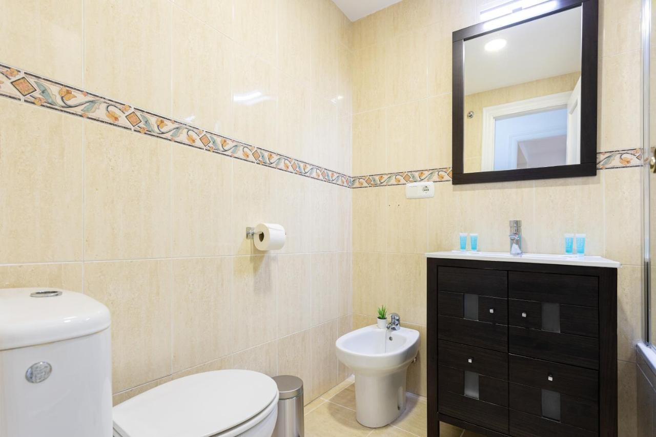 Holidays2Malaga Capuchinos French Balconies, Private Parking, Wifi & Air Con Luaran gambar