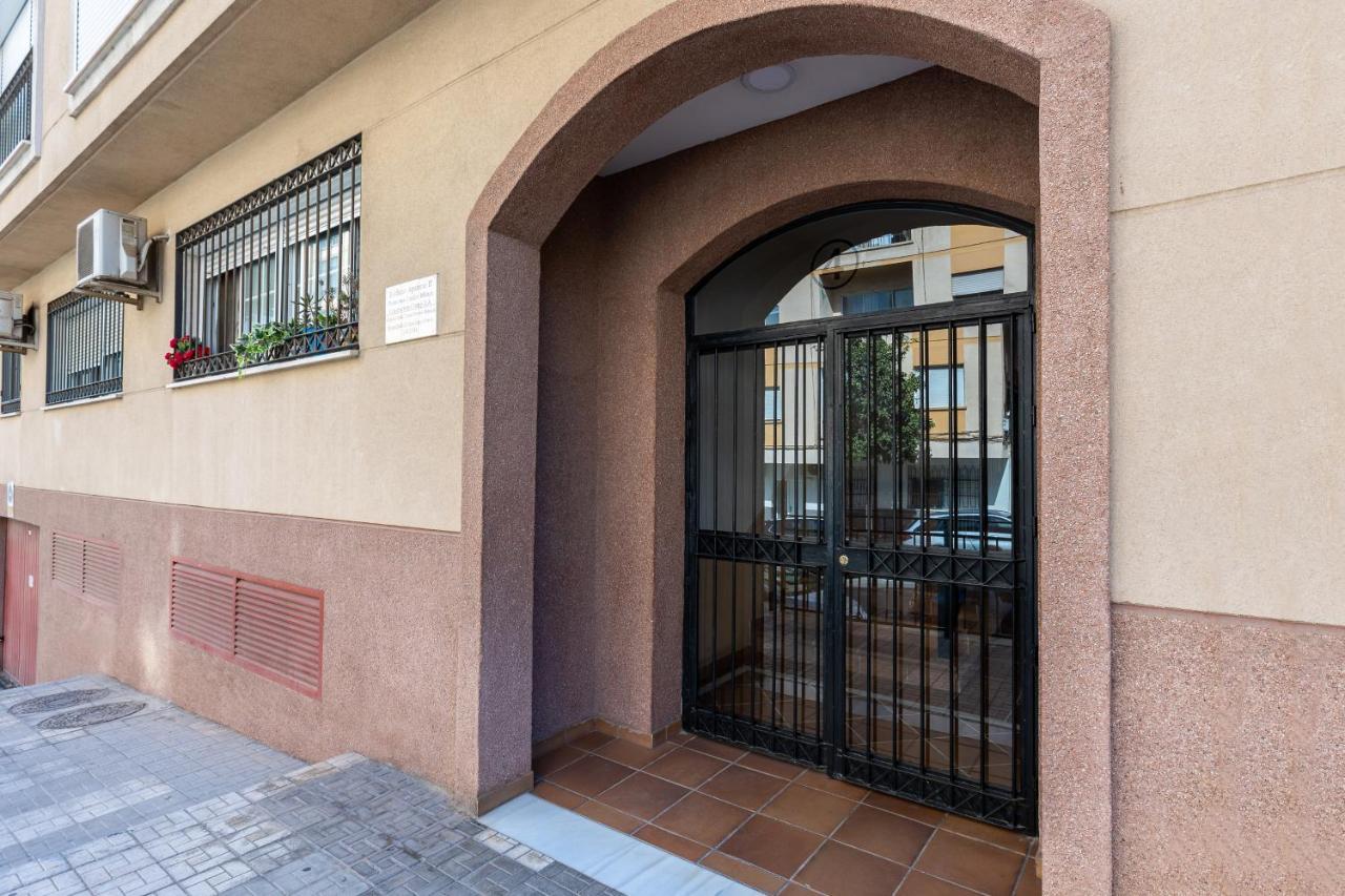 Holidays2Malaga Capuchinos French Balconies, Private Parking, Wifi & Air Con Luaran gambar